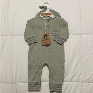 Rabbit + Bear Cotton Sage Green Bodysuit & Hat Set